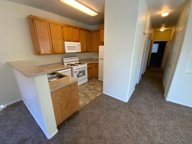 Foto del edificio - HCVP CONSIDERED**GATED COMMUNITY NEAR NELLIS AIR FORCE BASE!