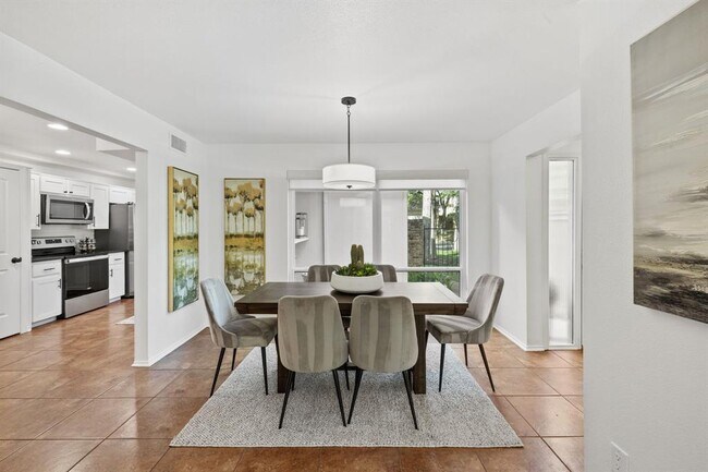 Foto del edificio - 8346 Summerwood Dr