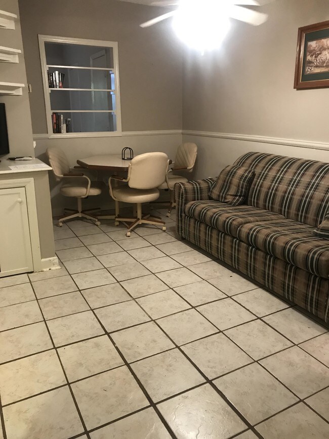 Building Photo - 1 bedroom in Tryon NC 28782