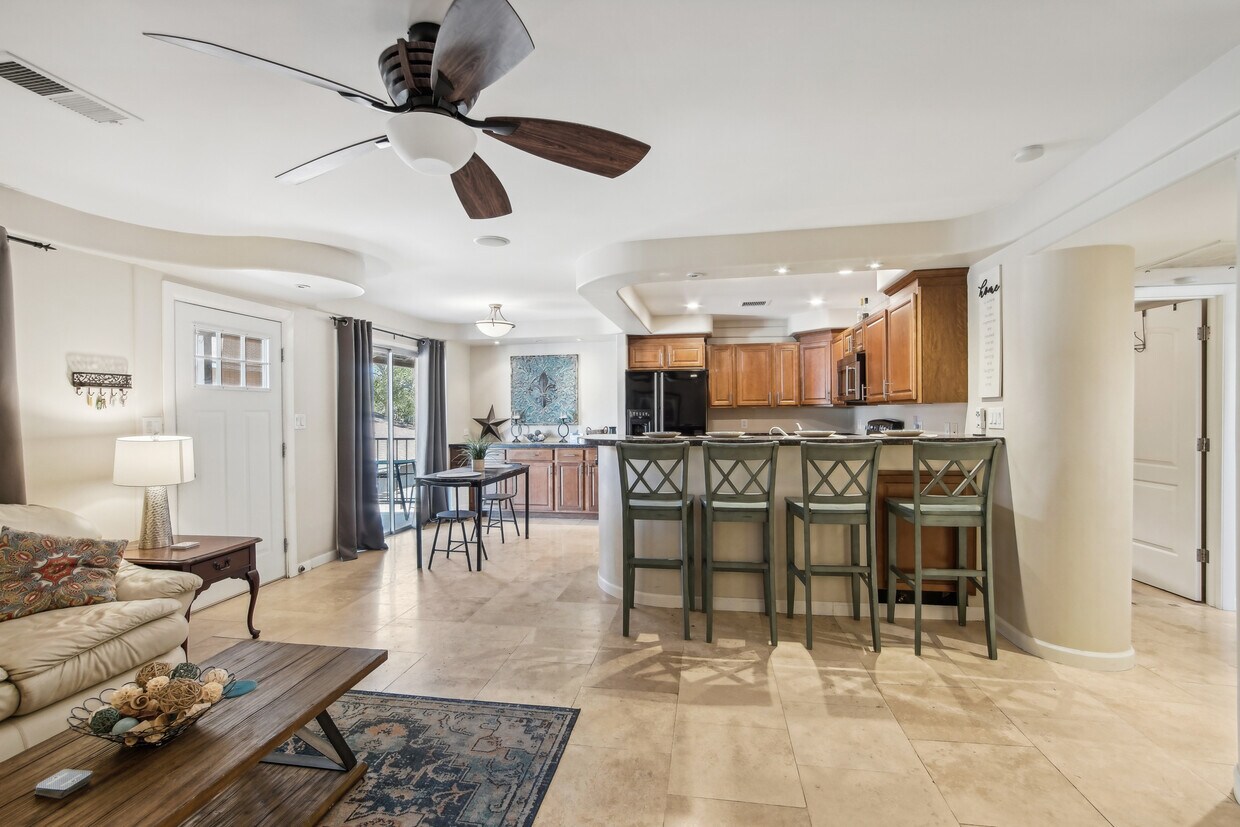 Foto principal - 8534 E Portland St