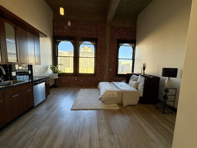 Interior Photo - Sainte Claire Building