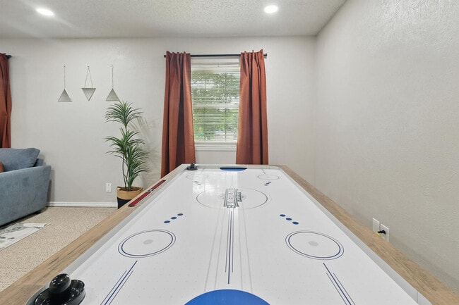 Building Photo - 5830 Jester Dr