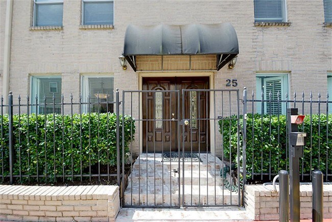 Foto del edificio - 1829 Bering Dr