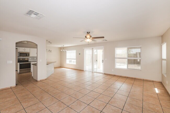 Foto del edificio - 22399 W Desert Bloom St