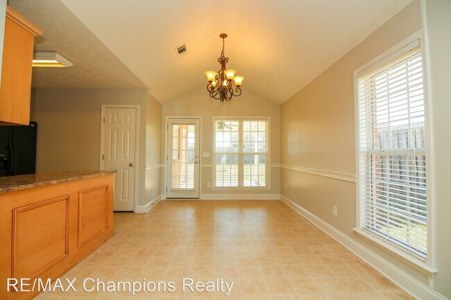 Foto del edificio - 3 br, 2 bath House - 6046 White Pine Dr