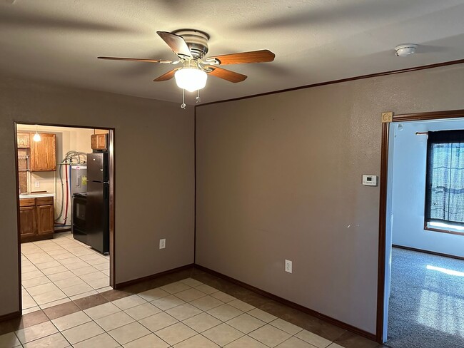 Building Photo - 2 Bed 1 Bath Home