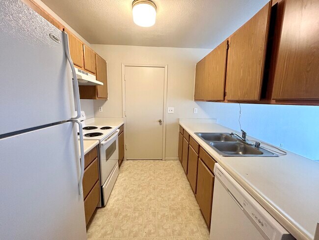Building Photo - 1181 Town House Cir