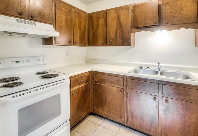 Building Photo - 1438 N Meridian Rd