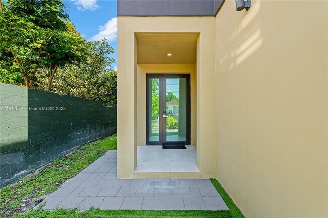 Foto del edificio - 3619 SW 27th St