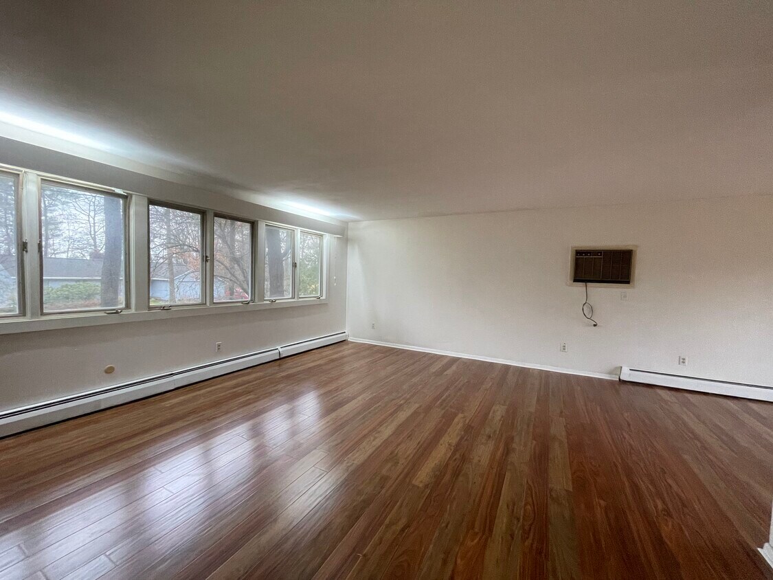 Foto principal - 139 Burleigh Dr