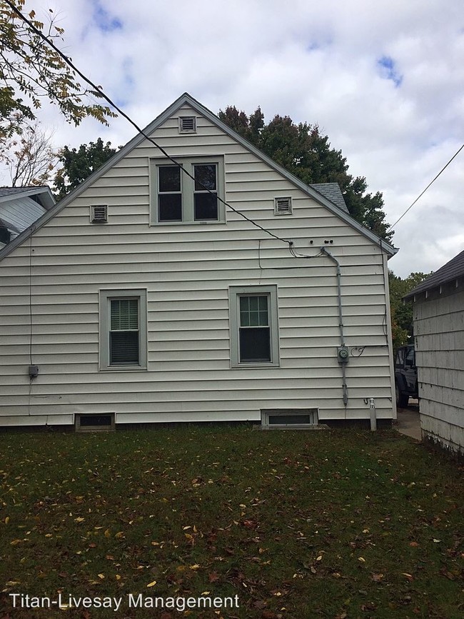 Building Photo - 411 Evergreen St
