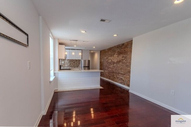 Building Photo - 2608 E Fayette St