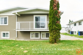 Building Photo - 2318-2318 23 St N Building Photo - 2318-2318 23 St N