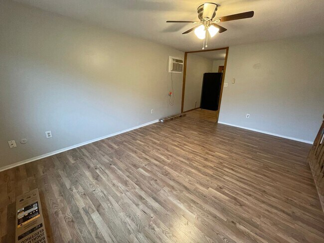 Building Photo - Sewickley  - 2 Bedroom & 1 Bath - Pet Frie...