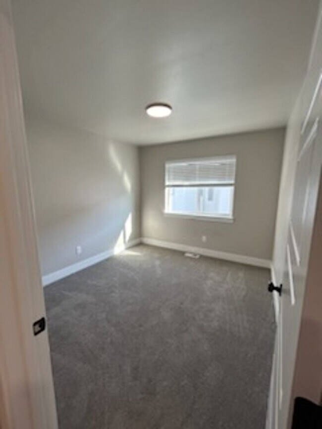 Foto del edificio - Hummingbird Townhome