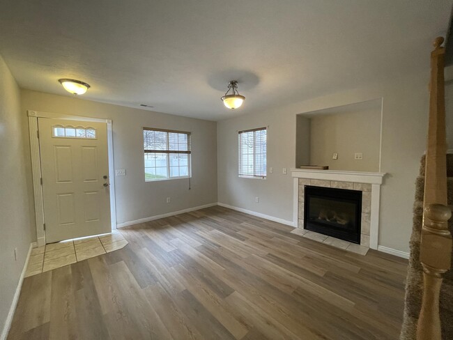 Building Photo - 384 E Newsome Park Ln