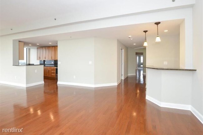 Building Photo - 3 br, 3 bath Apartment - 97 Gorge Rd 5 Unit 5