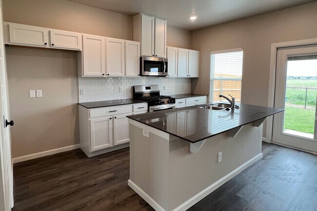 Building Photo - EXTRA SPECIAL OFFER! Move-In-Ready 3-Bedroom.