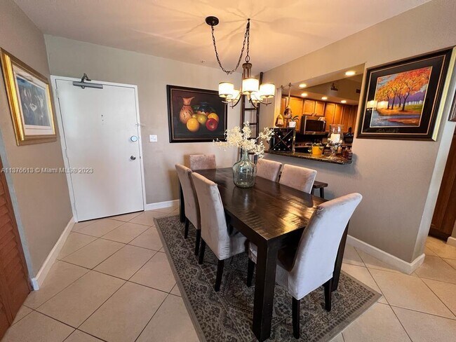 Foto del edificio - 5600 Collins Ave