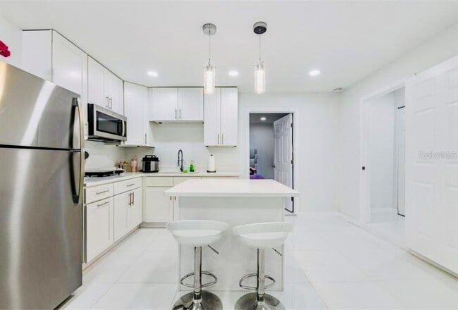 Building Photo - 16107 Pebblebrook Dr