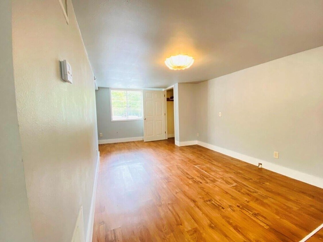 Primary Photo - BRACKENRIDGE ST 2102