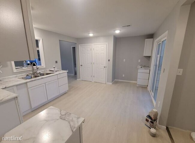 Building Photo - 3 br, 2 bath House - 522 w vineyard st