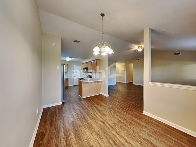 Building Photo - 634 Mable Dr