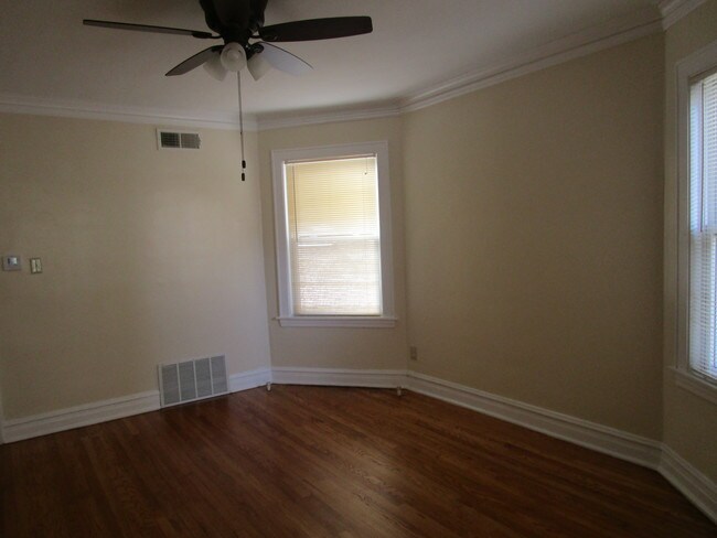 Foto del edificio - 3346 N Springfield Ave