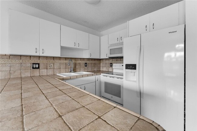 Building Photo - 6350 SW 139th Ave