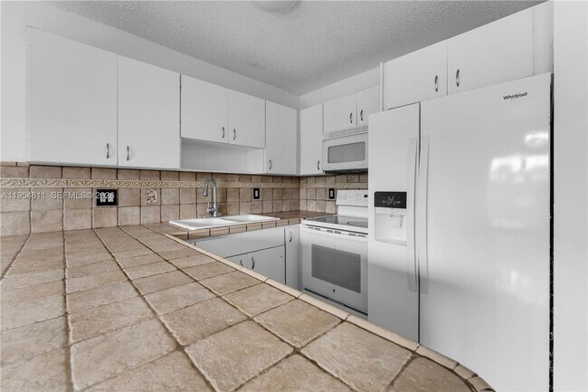 Foto del edificio - 6350 SW 139th Ave