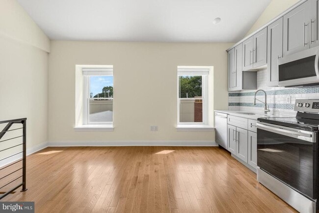 Building Photo - 6605 Ridge Ave