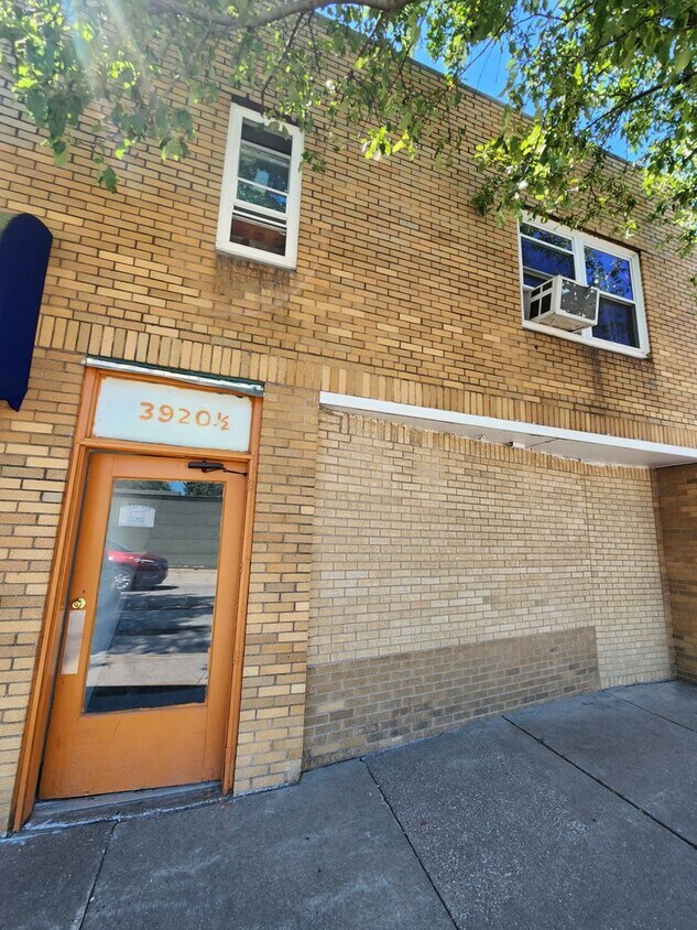 3920 14th Ave Unit APT A, Rock Island, IL 61201 Room for Rent in Rock