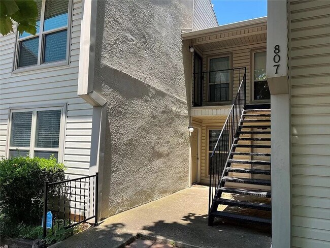 Foto del edificio - (2) Bed/(2) Bath with View of OU Golf Course in Cardinal Creek AVAIL NOW!