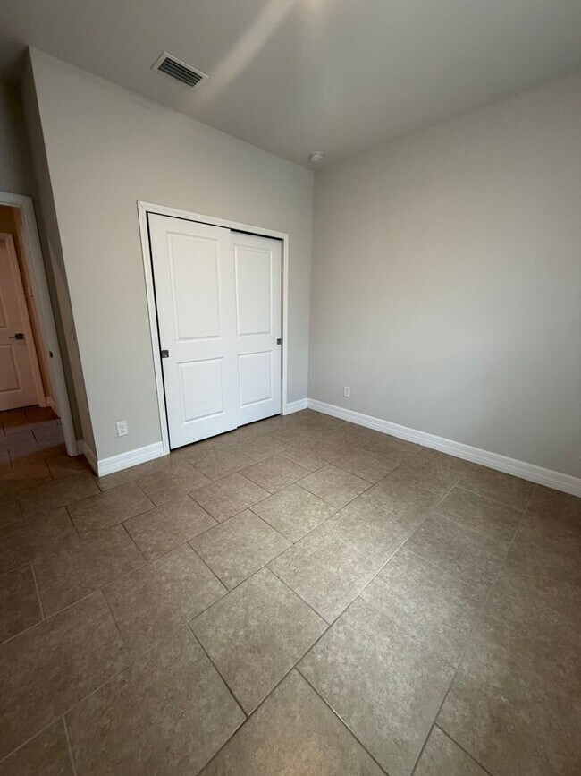 Building Photo - 1031 San Cristobal Ave