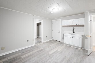 Building Photo - 168 Lunenburg St