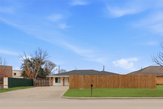 Building Photo - 407 Present St