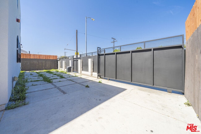 Building Photo - 4112 Normandie Ave
