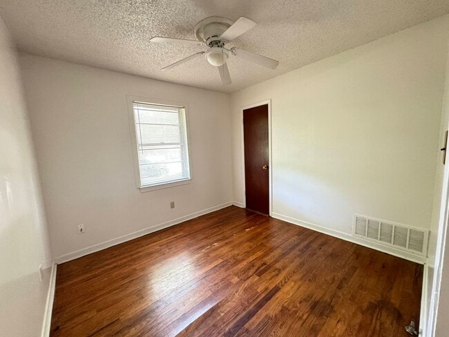 Building Photo - 360 Virtual Tour Available