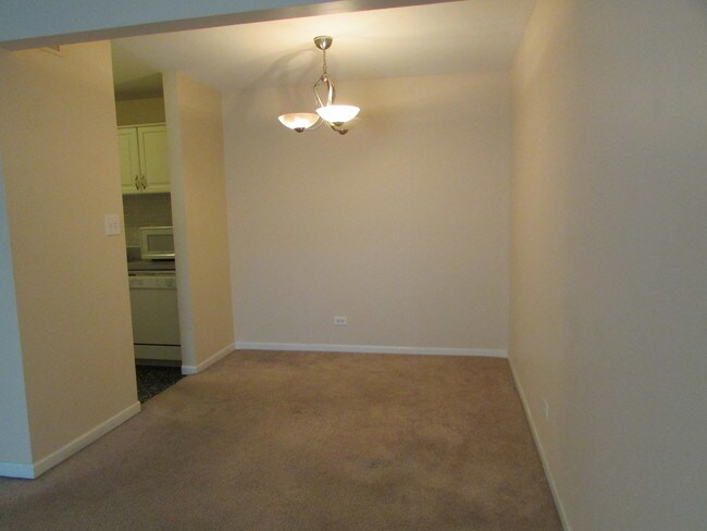 Building Photo - 4 Oak Creek Dr
