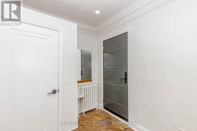 Building Photo - 80 Albani St