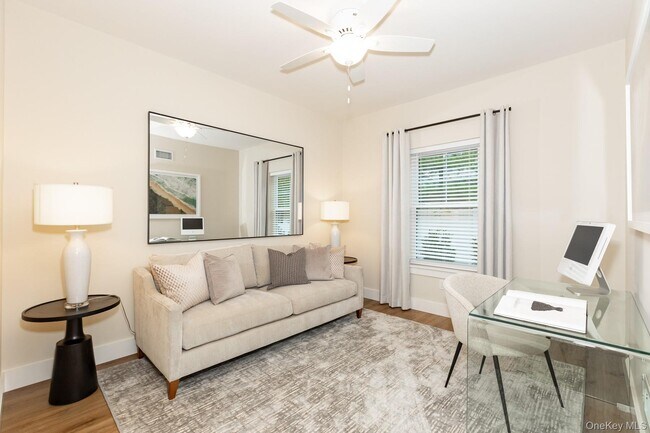 Foto del edificio - 1741 Deer Park Ave