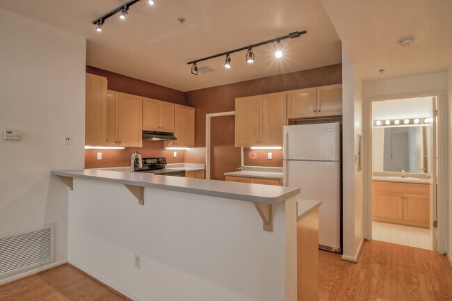 Building Photo - Spacious 1 Bedroom Loft at Ryland Mews