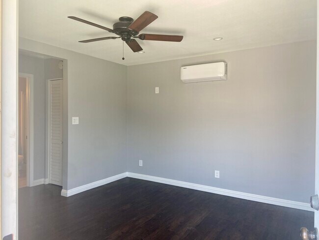 Building Photo - 1607 E Banyan Ct