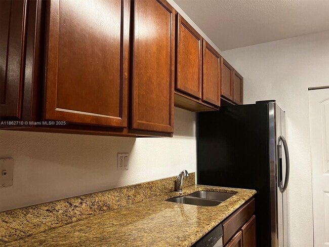 Foto del edificio - 608 NE 33rd Terrace