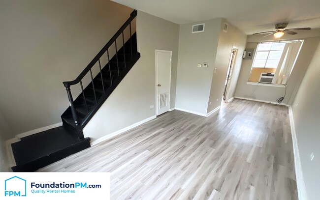 Building Photo - 1915 S Pkwy E