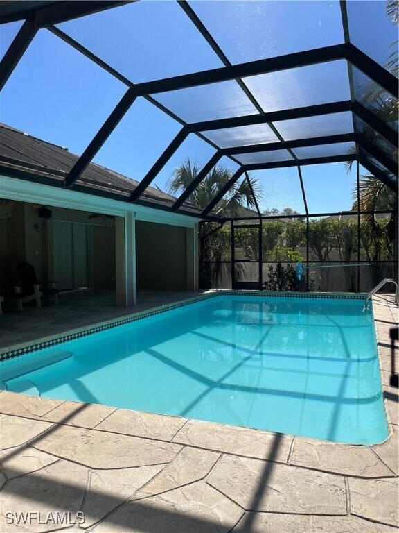 Foto del edificio - 385 Ashbury Way