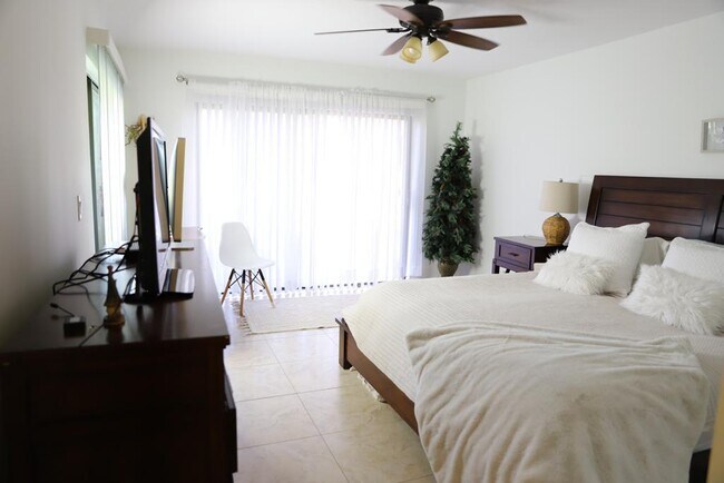 Building Photo - 5337 Fountains Dr S