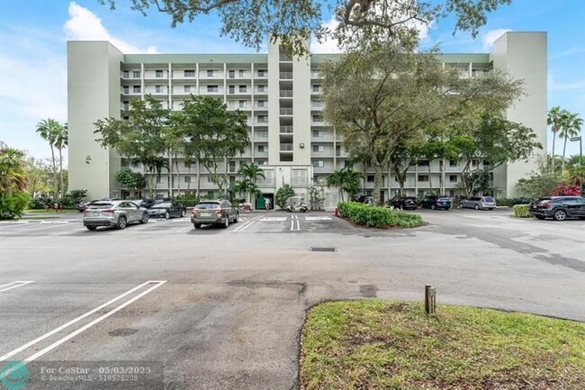 Building Photo - 2240 N Cypress Bend Dr