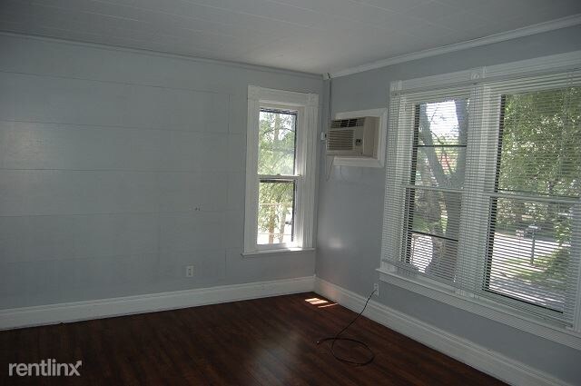 Building Photo - 1 br, 1 bath  - 906 E Burlington St Apt 4
