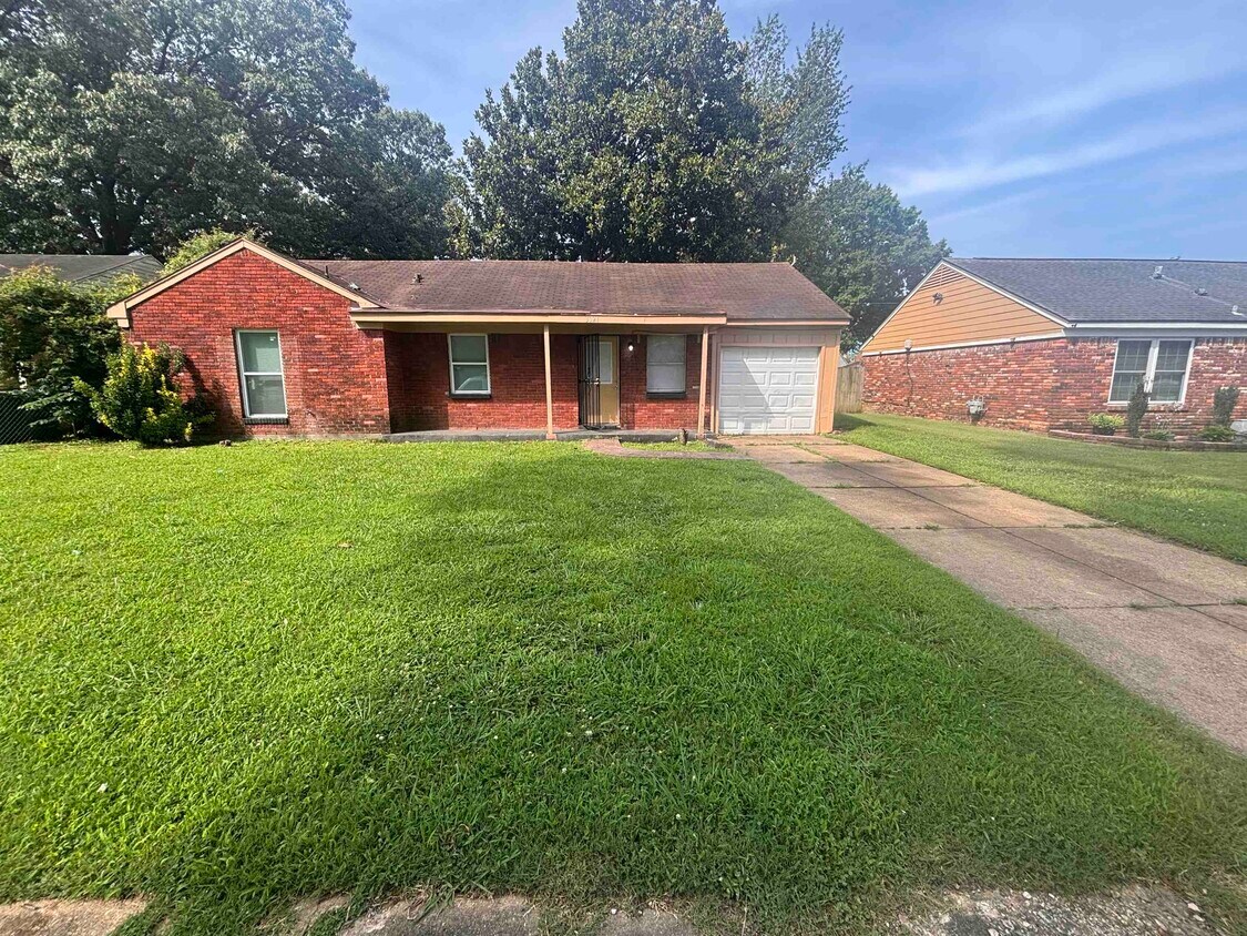 Primary Photo - 3021 Ashwood St